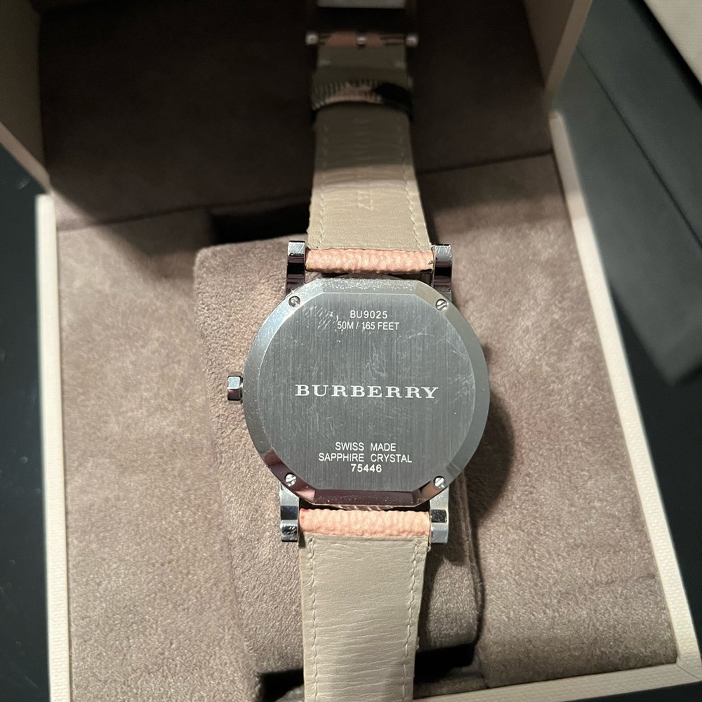 Burberry watch - Picture 4 of 4
